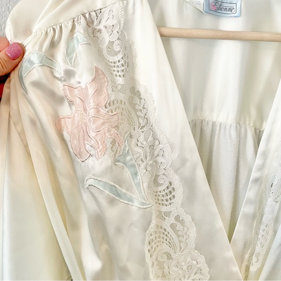 Etienne Vintage Lace Floral Embroidered Silky Long Robe - Picture 3 of 9